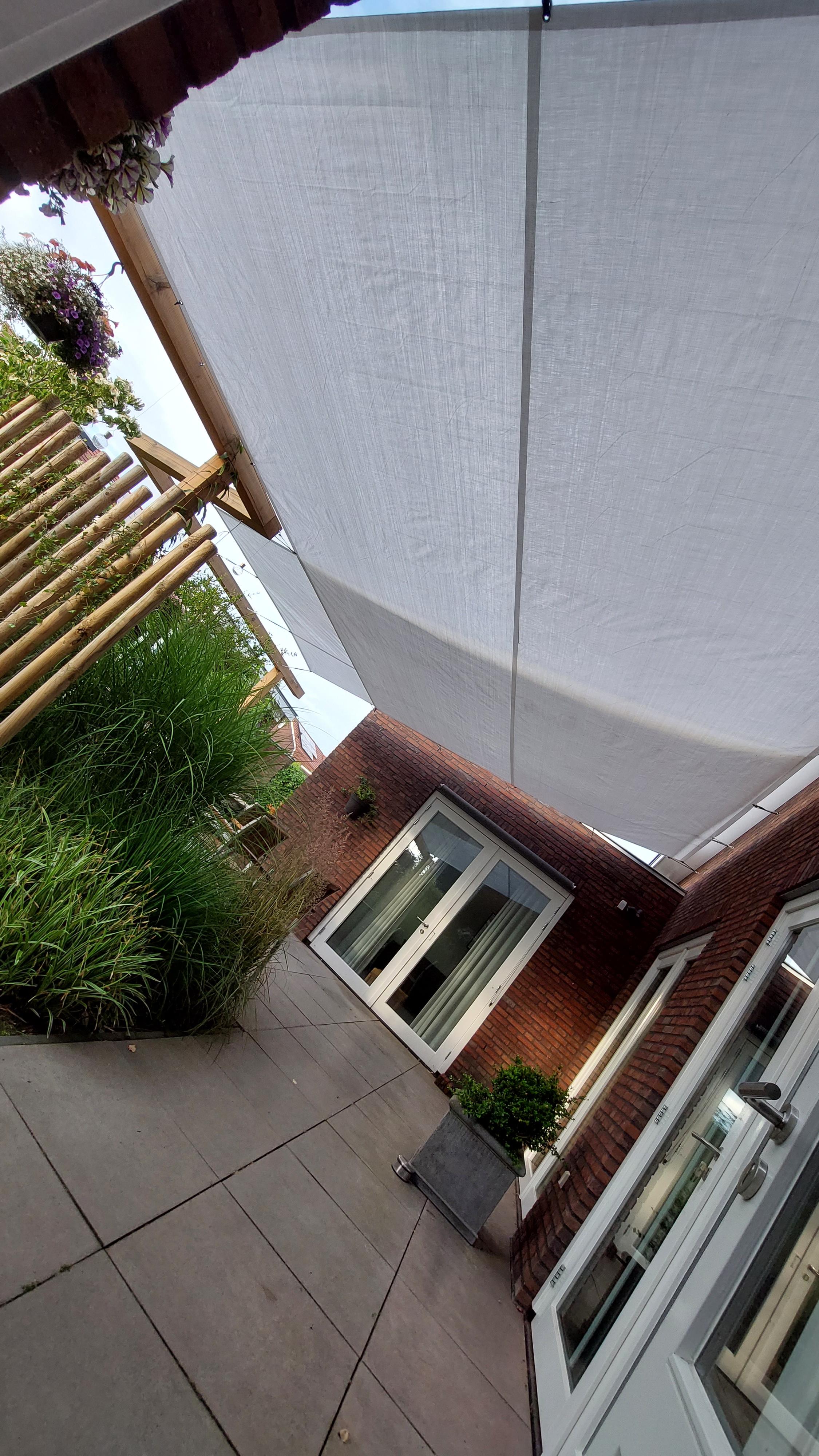 Afdekzeil wit standaard (150gr/m²) gebruik: Tijdelijke overkapping terras voor feestje 